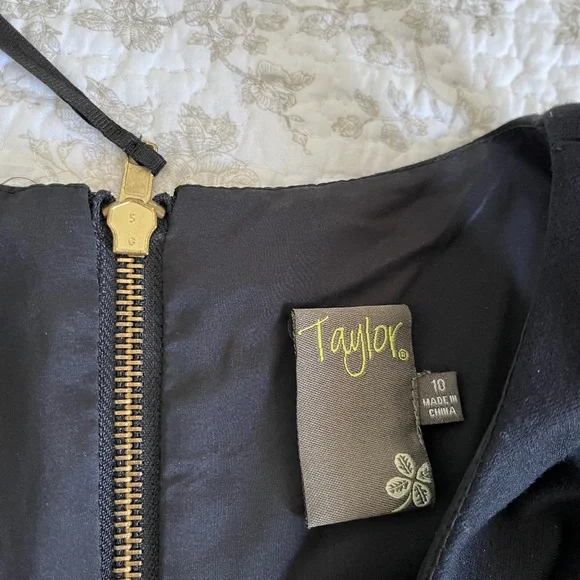 Taylor Dress - Picture 2 of 4